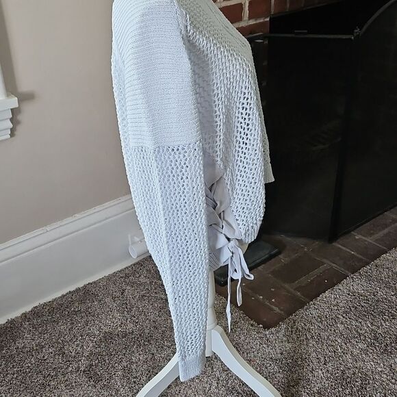 Curio's Vintage Women's White Sweater - Picture 3 of 13